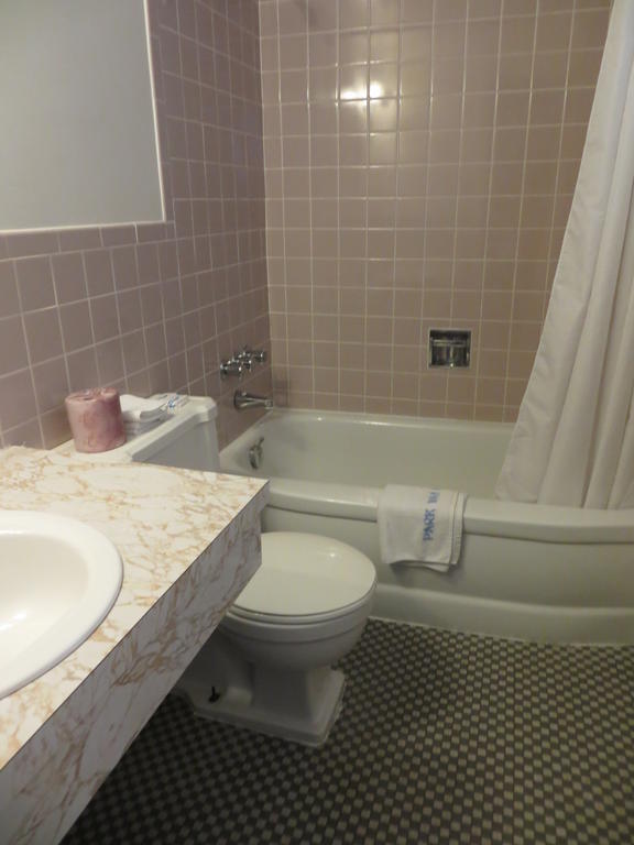 Parkway Motel Niagara Falls Room photo